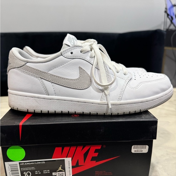 Nike Air Jordan 1 Low OG White and Gray Shoes - Picture 3 of 7